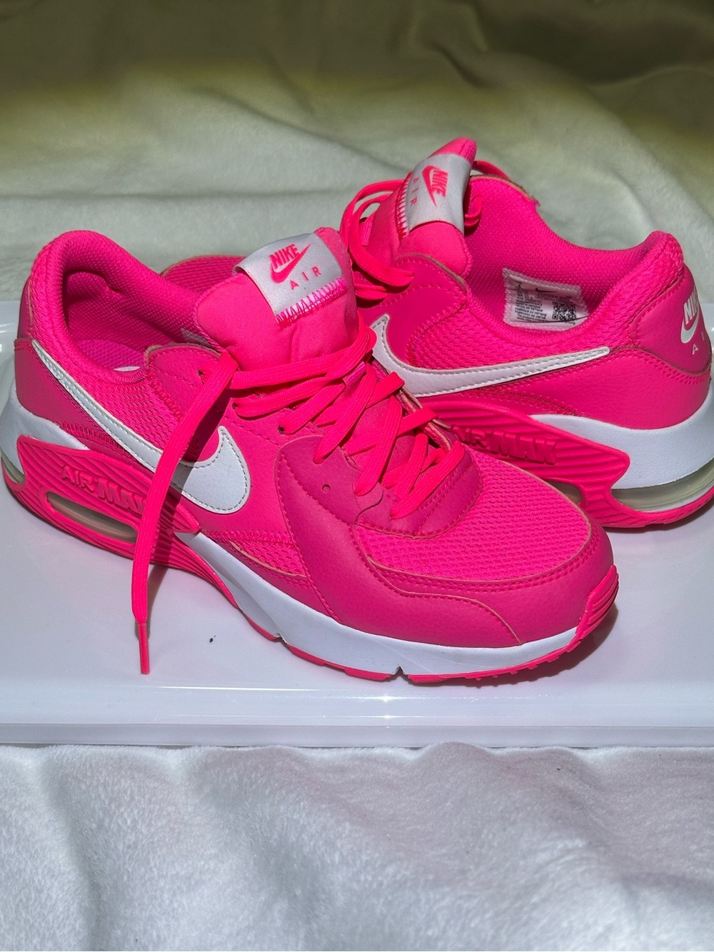 🔥 Nike Air Max Excee "Hyper Pink" – Women's Size 8 🔥